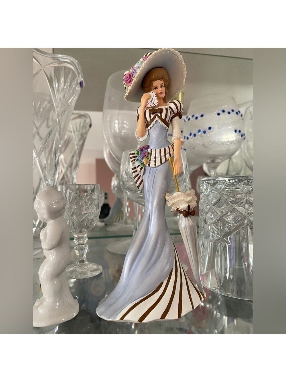 THOMAS Kinkade Ladies of Lamplighter Village
Figurine Collectable High fashion